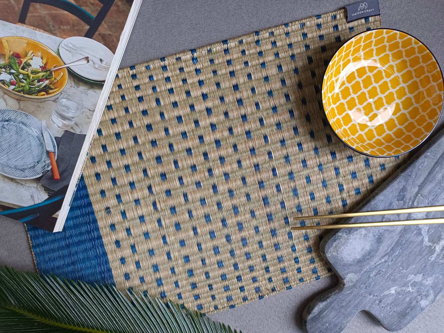 Placemat L Blue dot navy edging